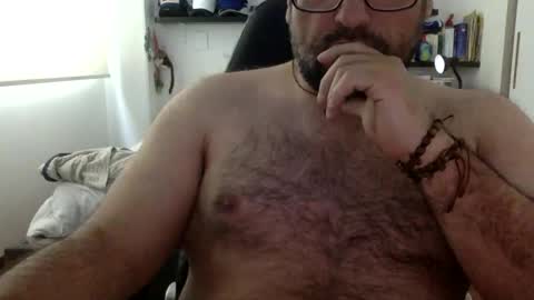 Snapshot of mbotve chatting on 04/24/26, 06:54 VzlaMan online show from 04/24/26, 06:54