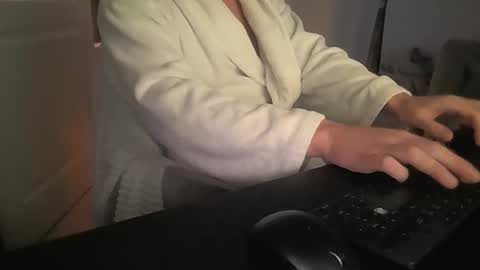 Snapshot of mbryni chatting on 11/27/25, 11:01 mbryni online show from 11/27/25, 11:01