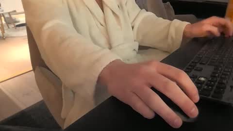 Snapshot of mbryni chatting on 12/19/25, 09:16 mbryni online show from 12/19/25, 09:16