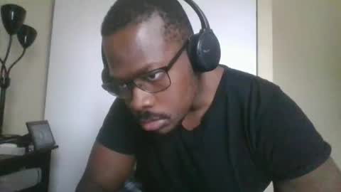 Snapshot of mbsupreme chatting on 12/18/25, 05:30 Mark online show from 12/18/25, 05:30