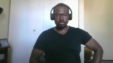 Snapshot of mbsupreme chatting on 12/19/25, 05:42 Mark online show from 12/19/25, 05:42