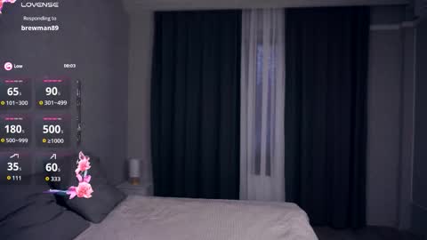 Snapshot of mckenziedyen chatting on 11/01/25, 06:59 Mary  online show from 11/01/25, 06:59