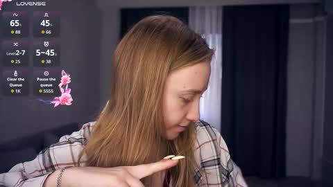 Snapshot of mckenziedyen chatting on 11/03/25, 06:47 Mary  online show from 11/03/25, 06:47