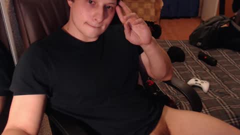 Snapshot of mclovi19 chatting on 12/27/24, 02:12 mclovi19 online show from 12/27/24, 02:12