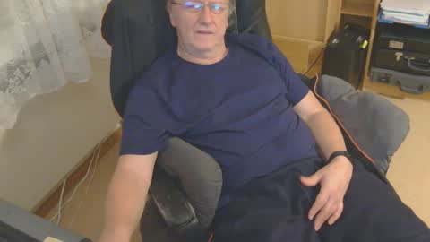 Snapshot of mcswis6 chatting on 01/21/25, 05:41 mcswis6 online show from 01/21/25, 05:41