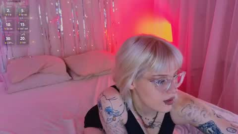 Snapshot of me1roze chatting on 03/27/26, 08:26 Roze online show from 03/27/26, 08:26