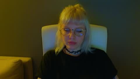 Snapshot of me1roze chatting on 05/12/26, 11:13 Roze online show from 05/12/26, 11:13