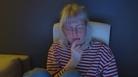 Snapshot of me1roze chatting on 05/15/26, 10:50 Roze online show from 05/15/26, 10:50