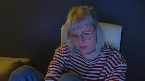 Snapshot of me1roze chatting on 05/15/26, 11:34 Roze online show from 05/15/26, 11:34