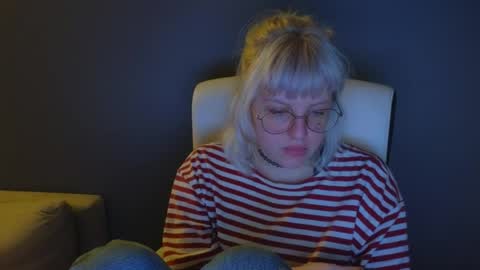 Snapshot of me1roze chatting on 05/15/26, 11:45 Roze online show from 05/15/26, 11:45