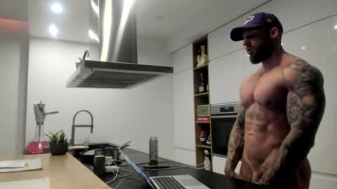 Snapshot of mealphamale chatting on 08/06/26, 01:57 Alpha Male online show from 08/06/26, 01:57