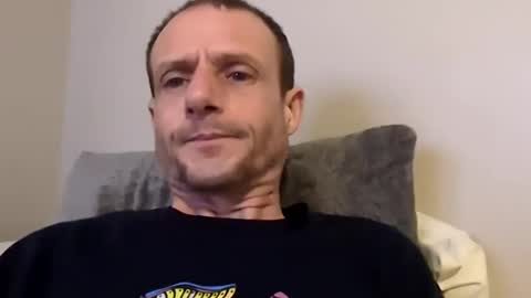 Snapshot of meanfinger chatting on 03/11/26, 10:32 Jizzy online show from 03/11/26, 10:32