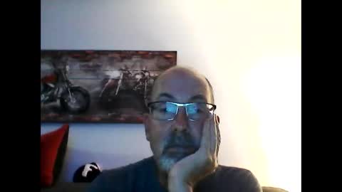 me at home online show from 10/08/25, 03:26