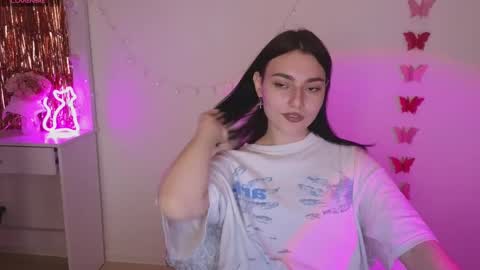 Snapshot of medina_andress chatting on 03/07/25, 04:22 Dina online show from 03/07/25, 04:22