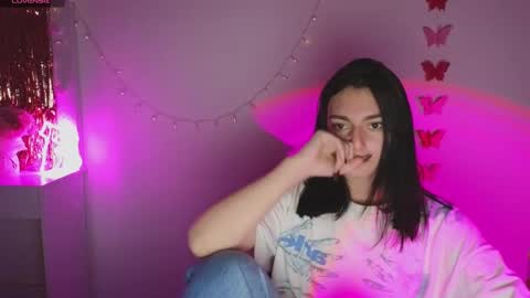 Snapshot of medina_andress chatting on 03/07/25, 10:21 Dina online show from 03/07/25, 10:21