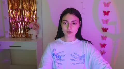 Snapshot of medina_andress chatting on 03/09/25, 04:22 Dina online show from 03/09/25, 04:22