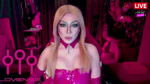 THE QUEEN ALPHA   Queen Medusa Prey online show from 04/11/26, 12:15