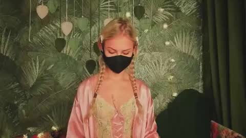 meeeewmeeeeow online show from 10/27/25, 09:30