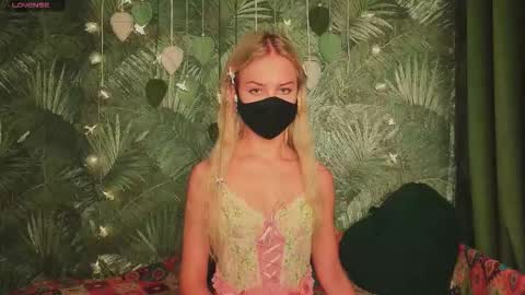 meeeewmeeeeow online show from 11/07/25, 04:01