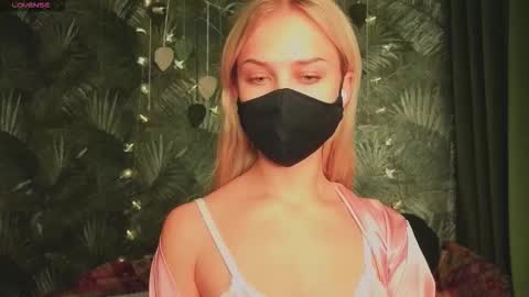 meeeewmeeeeow online show from 11/18/25, 08:46