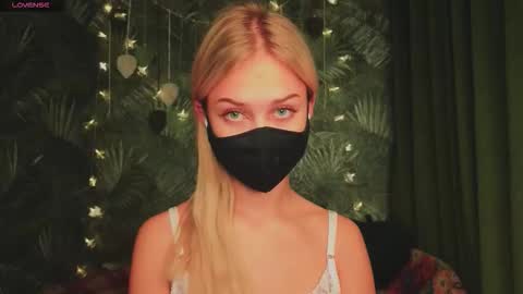 meeeewmeeeeow online show from 11/22/25, 10:53