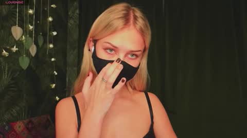 meeeewmeeeeow online show from 11/29/25, 09:18