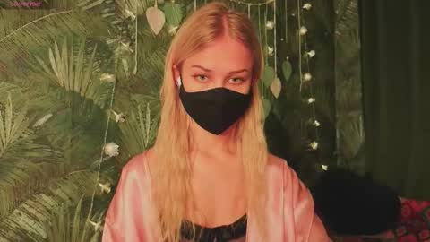 meeeewmeeeeow online show from 12/04/25, 03:49