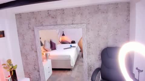 Snapshot of megan8_ chatting on 11/19/25, 03:17 Megan online show from 11/19/25, 03:17