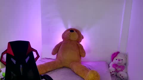 Snapshot of megan_1907 chatting on 02/01/25, 01:44 megan_1907 online show from 02/01/25, 01:44