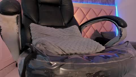 M E G A N online show from 03/09/25, 01:04