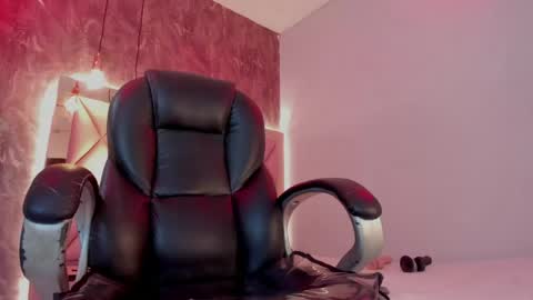 Snapshot of megan_and_clohe chatting on 05/13/26, 06:38 M E G A N online show from 05/13/26, 06:38