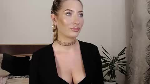 Megan Blazee  online show from 09/24/25, 07:06