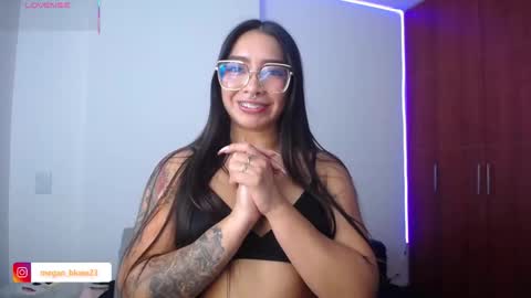 Snapshot of megan_bluee_ chatting on 11/24/25, 05:56 Megan Bluee online show from 11/24/25, 05:56