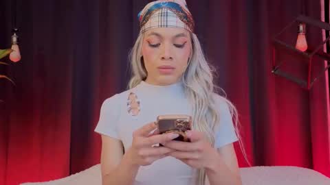 megan do santos online show from 10/22/25, 08:19