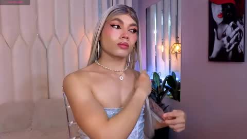 megan do santos online show from 04/15/26, 02:24