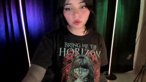 Snapshot of megan_evaans chatting on 12/06/24, 08:40 welcome guys   please  help me to reach 100 hands up Thanks  online show from 12/06/24, 08:40