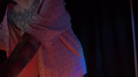 Snapshot of megan_evaans chatting on 01/31/25, 11:24 welcome guys   please  help me to reach 100 hands up Thanks  online show from 01/31/25, 11:24