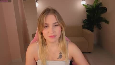 megan_gonzalezzz online show from 05/25/26, 01:33