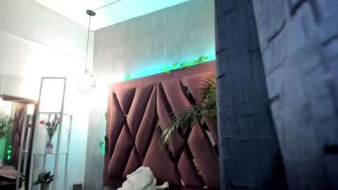    online show from 02/08/25, 02:04