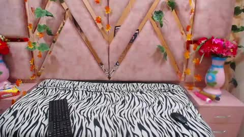 megan_latinn online show from 12/19/24, 01:07