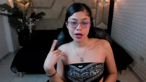 Snapshot of megan_love5_ chatting on 05/10/26, 01:49 Megan Love online show from 05/10/26, 01:49