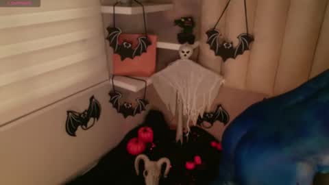     online show from 10/10/25, 01:21