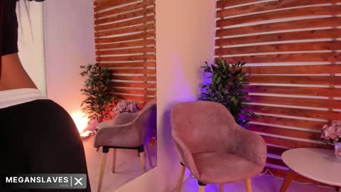 Snapshot of megan_raiin chatting on 03/19/26, 08:40 megan_raiin online show from 03/19/26, 08:40