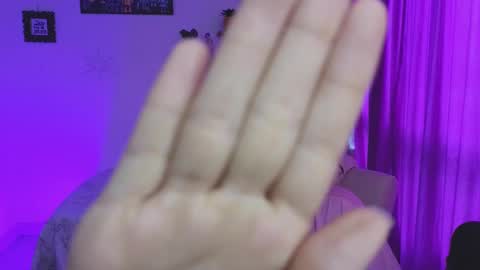                 Laura                 online show from 03/02/25, 02:32