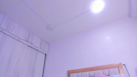 Snapshot of megan_rous2 chatting on 11/21/25, 03:05 megan online show from 11/21/25, 03:05