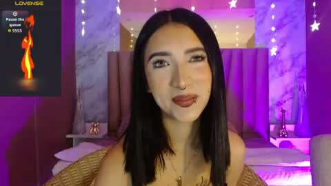 Snapshot of megan_saint chatting on 07/08/26, 01:48 megan_saint online show from 07/08/26, 01:48