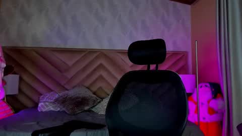 megan_shyne online show from 12/04/25, 08:23