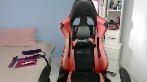 Snapshot of megan_slut1 chatting on 10/12/25, 06:40 Megan online show from 10/12/25, 06:40