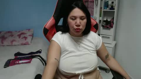 Snapshot of megan_slut1 chatting on 10/22/25, 11:37 Megan online show from 10/22/25, 11:37