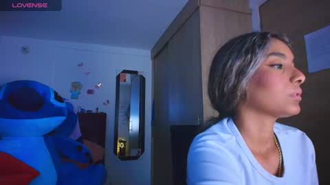 Snapshot of meganadriels96 chatting on 06/11/26, 02:53 M E G A N online show from 06/11/26, 02:53